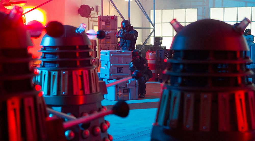 300-spartans-shootout-between-humans-and-pepperpots-into-the-dalek-doctor-who-back-when