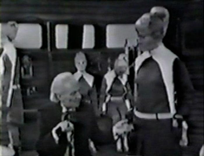 Doctor Who Galaxy 4 Doctor indicates a Drahvin vagina