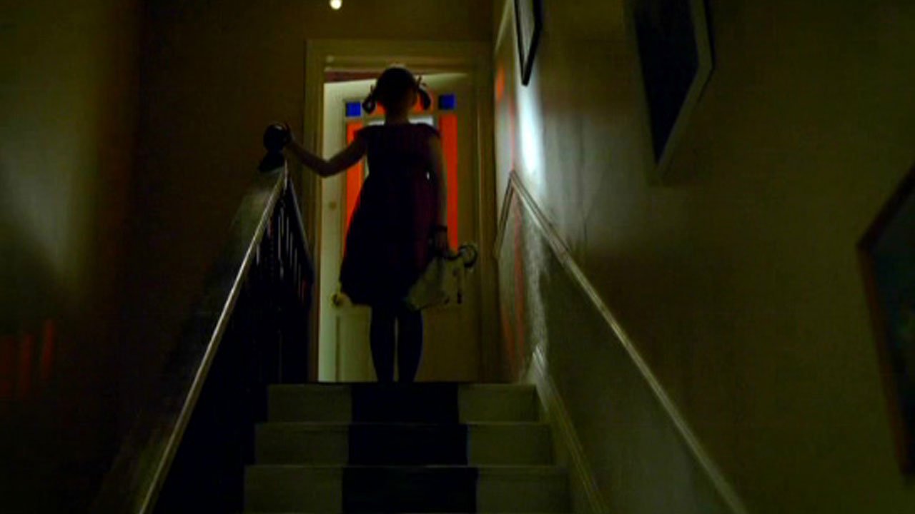 alien-holographic-girl-avatar-the-lodger-doctor-who-back-when