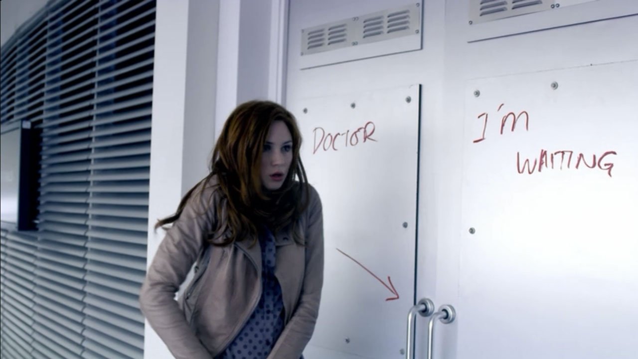 amy-pond-im-waiting-door-girl-who-waited-doctor-who-back-when
