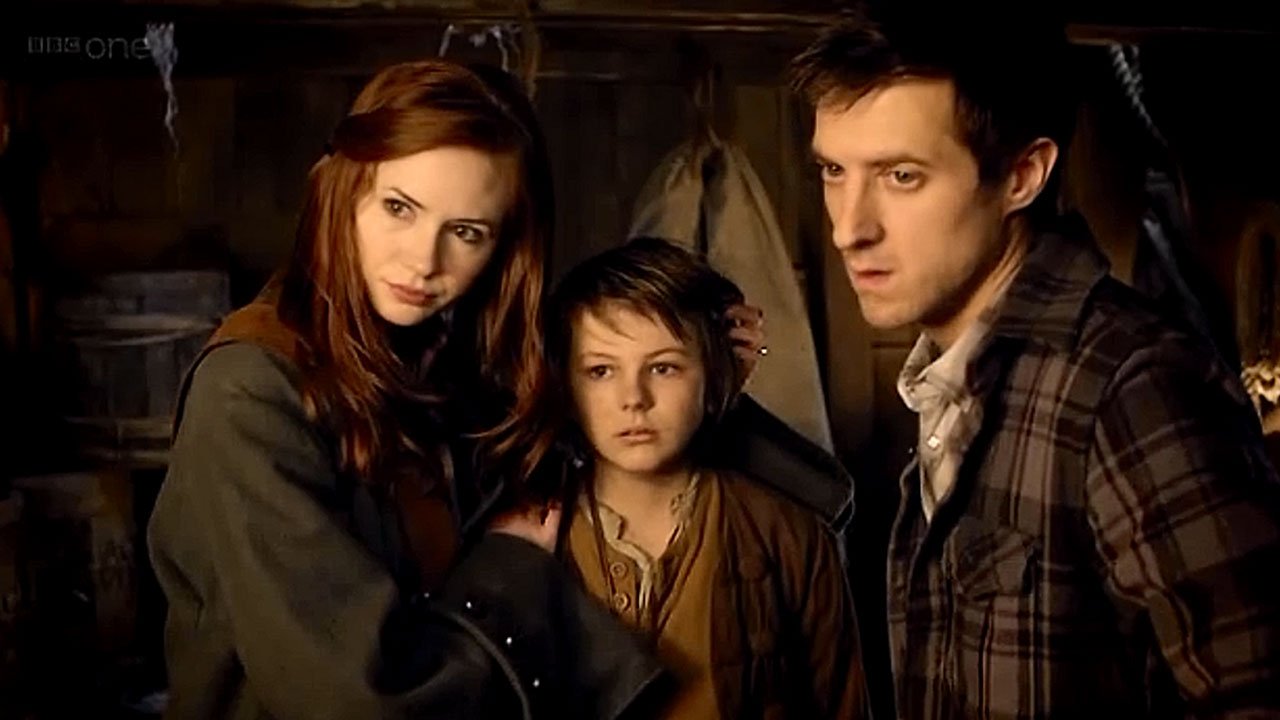 amy-pond-toby-avery-and-rory-williams-wearing-two-shirts-at-once-curse-of-the-black-spot-doctor-who-back-when