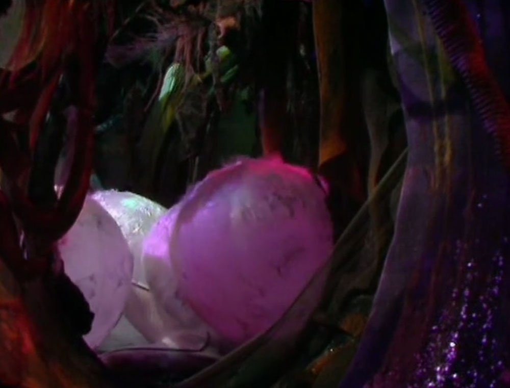 anti-body-pillow-fight-invisible-enemy-doctor-who-back-when