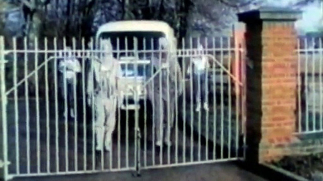 astronauts-approaching-gate-ambassadors-of-death-doctor-who-back-when