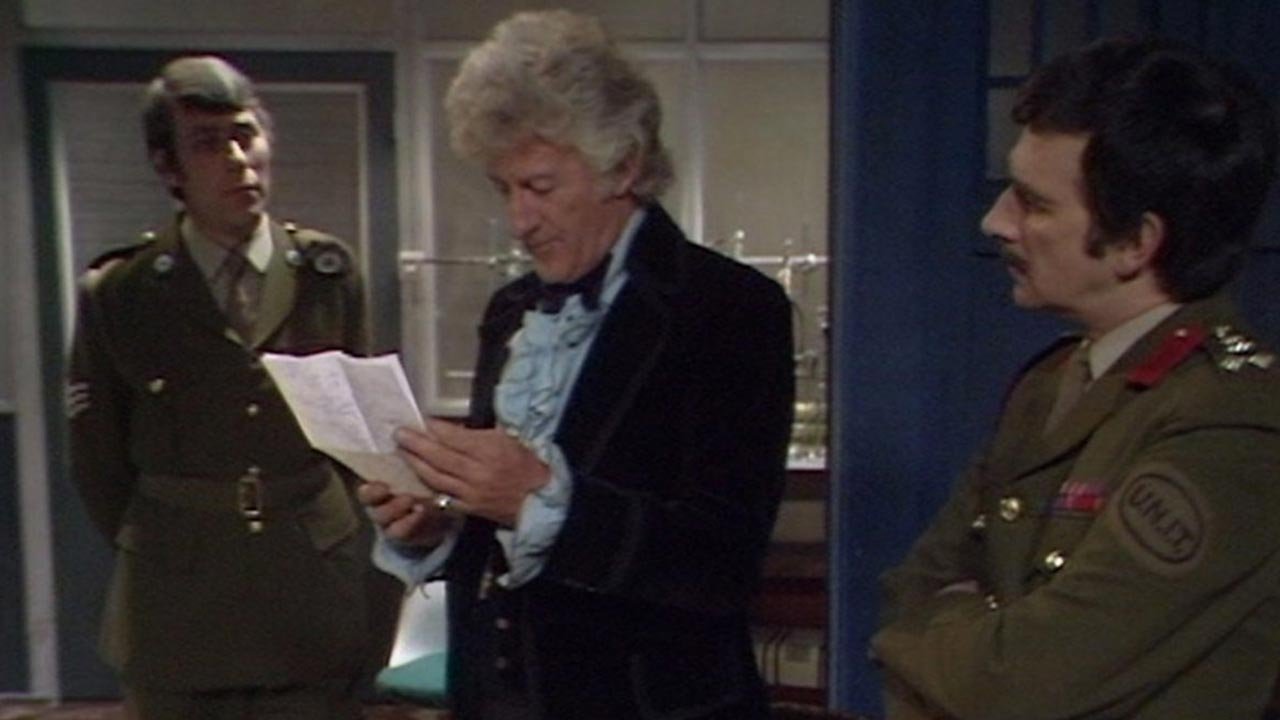 benton-and-brigadier-hang-out-with-pertwee-third-doc-by-the-tardis-planet-of-the-spiders-doctor-who-back-when