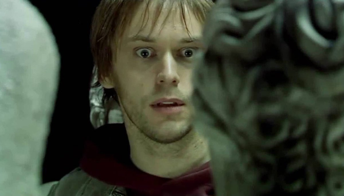 blink-tennant-lawrence-nightingale-faced-with-a-weeping-angel-tennant-doctor-who-back-when