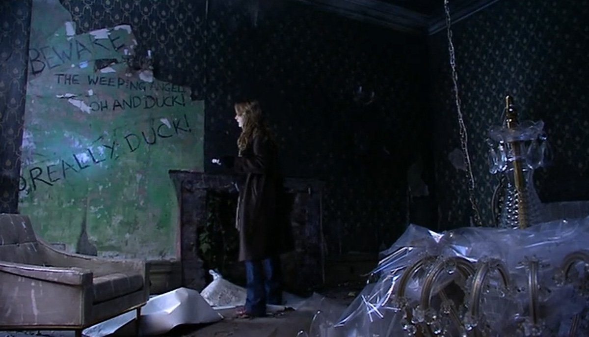 blink-tennant-really-duck-sally-sparrow-wall-graffiti-tennant-doctor-who-back-when