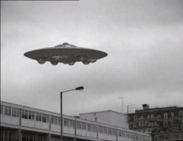 Flying saucer over London