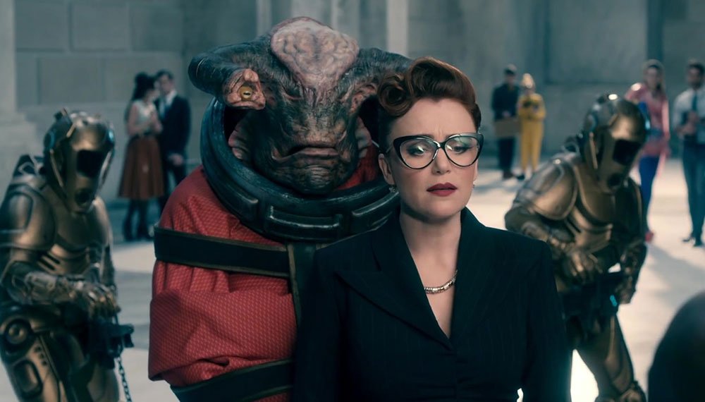 corporate-b-word-with-guards-and-teller-in-karabraxos-vestibule-time-heist-doctor-who-back-when