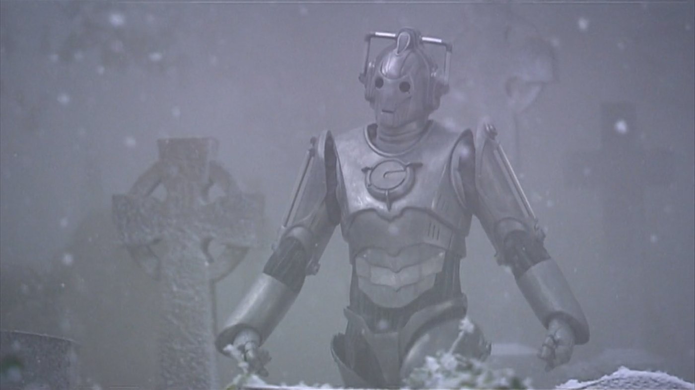 cyberman-marching-through-cemetary-the-next-doctor-who-back-when