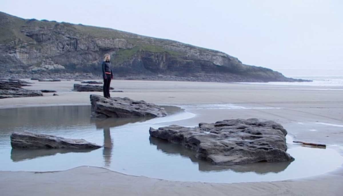 doctor who drwho doomsday rose bad wolf bay beach