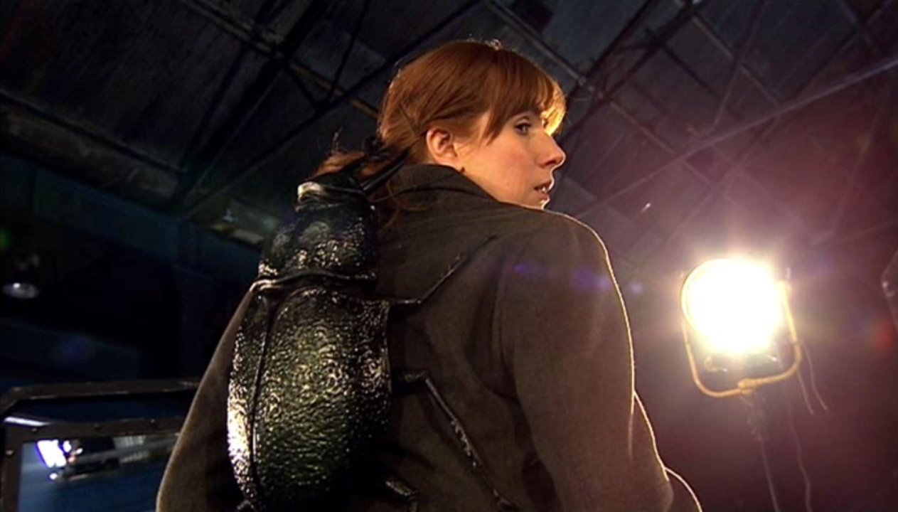 donna-noble-with-time-beetle-backpack-turn-left-doctor-who-back-when