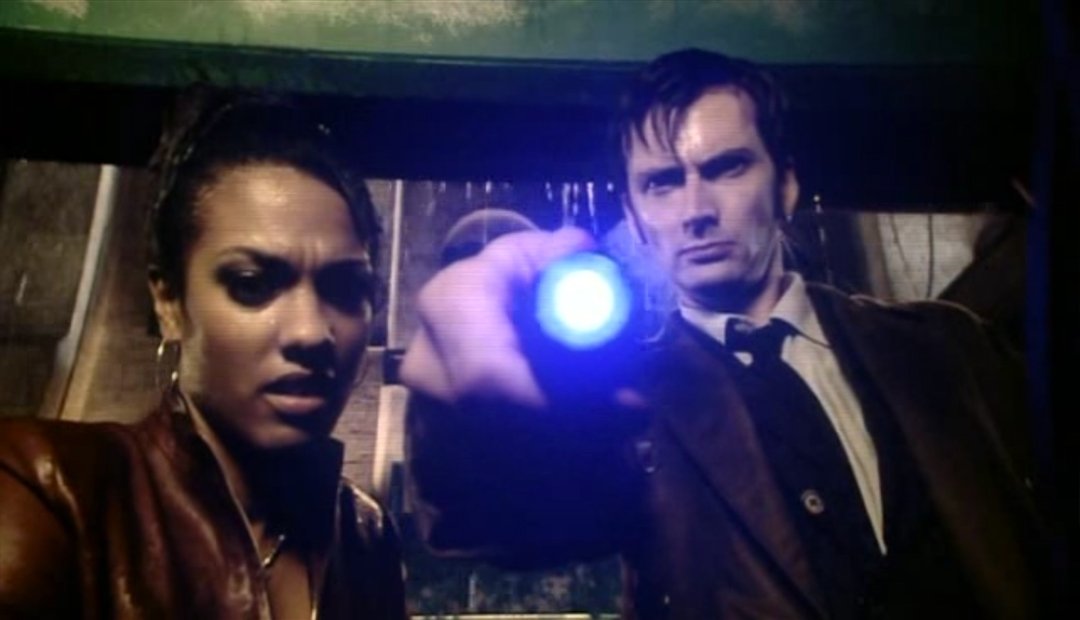 drwho-doctor-who-back-when-gridlock-martha-jones-and-tennant-sonic-screwdriver