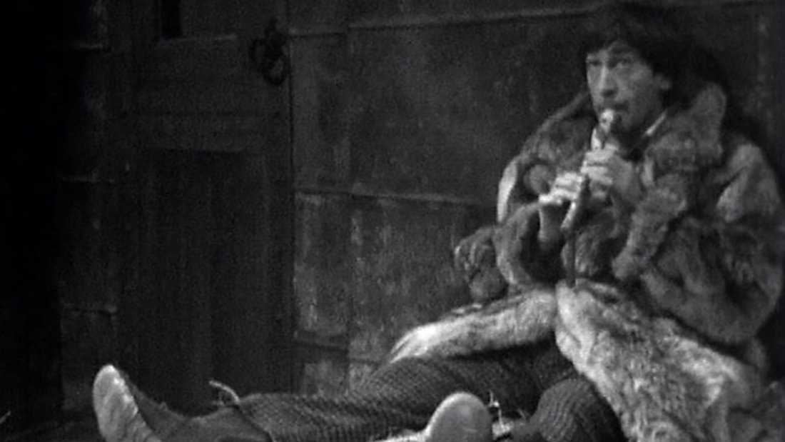 drwho-doctor-who-back-when-the-abominable-snowmen-Troughton-playing-the-recorder-flute