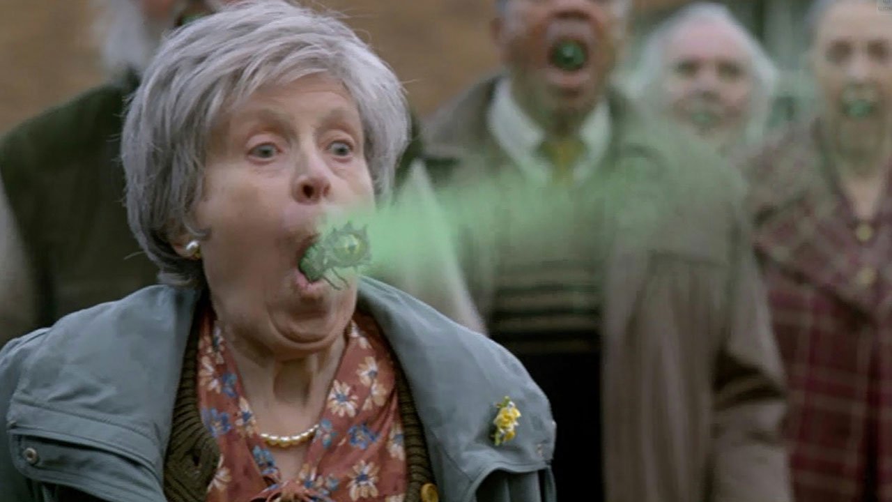 eknodine-blows-gas-out-of-elderly-lady-mouth-in--amys-choice-doctor-who-back-when