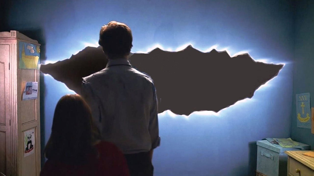 eleven-and-amelia-with-the-crack-in-the-wall-eleventh-hour-doctor-who-back-when