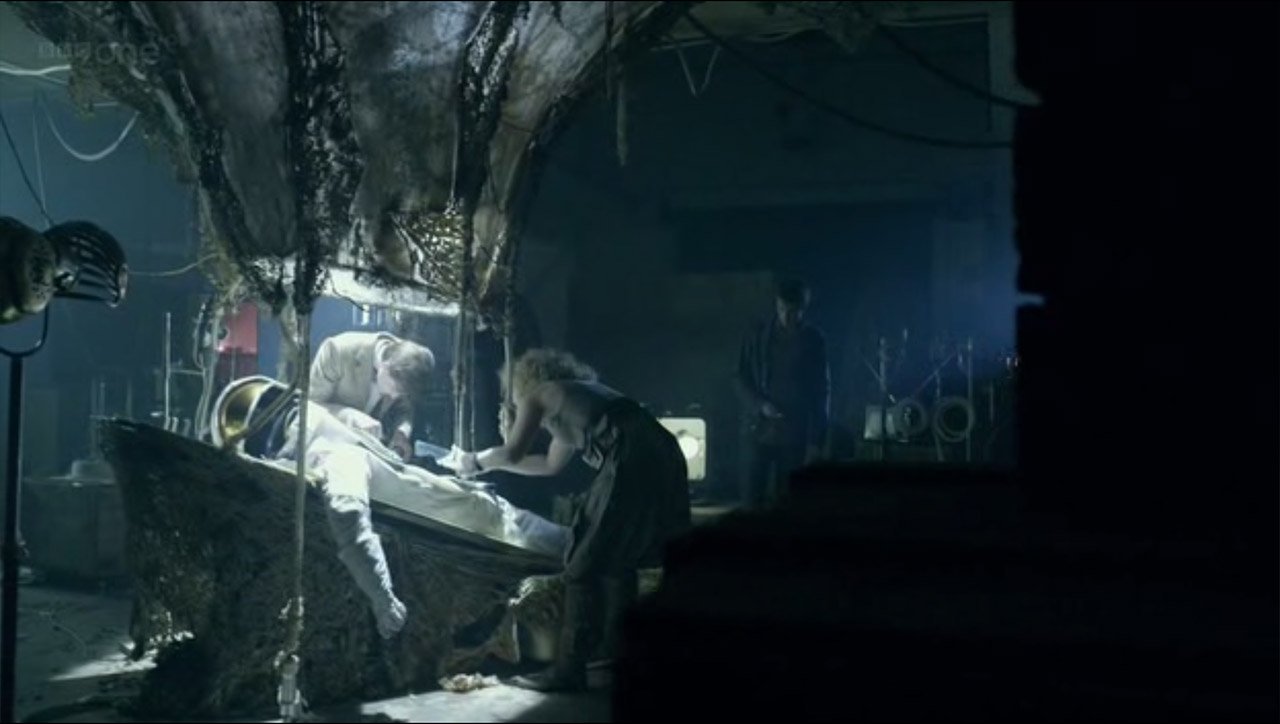 eleven-matt-smith-and-river-song-dissecting-the-spacesuit-day-of-the-moon-doctor-who-back-when