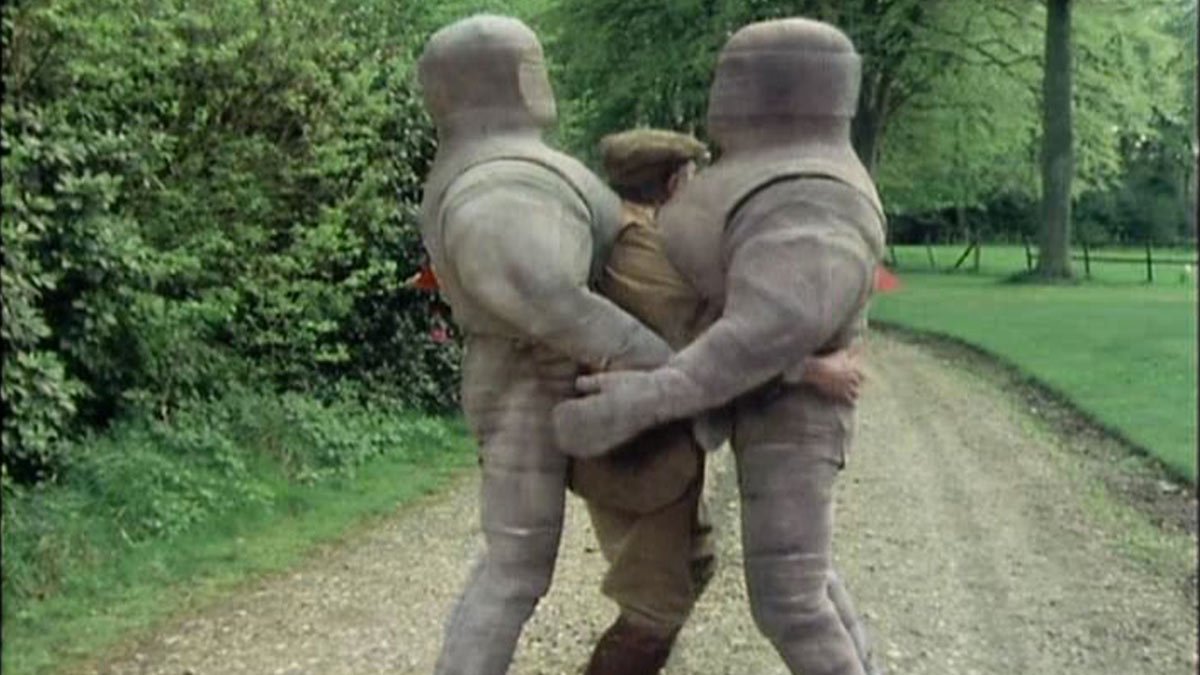 gardener-enjoys-a-mummy-sandwich-pyramids-of-mars-doctor-who-back-when