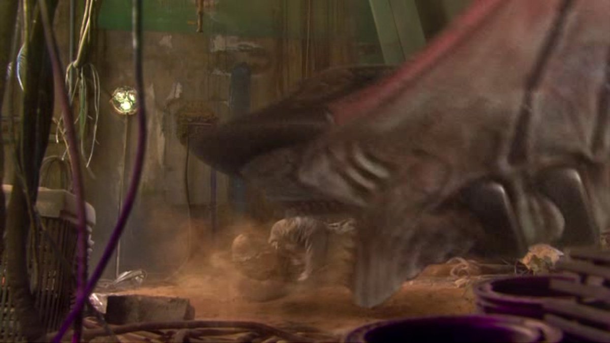 giant-stingray-eats-tritovore-planet-of-the-dead-who-back-when