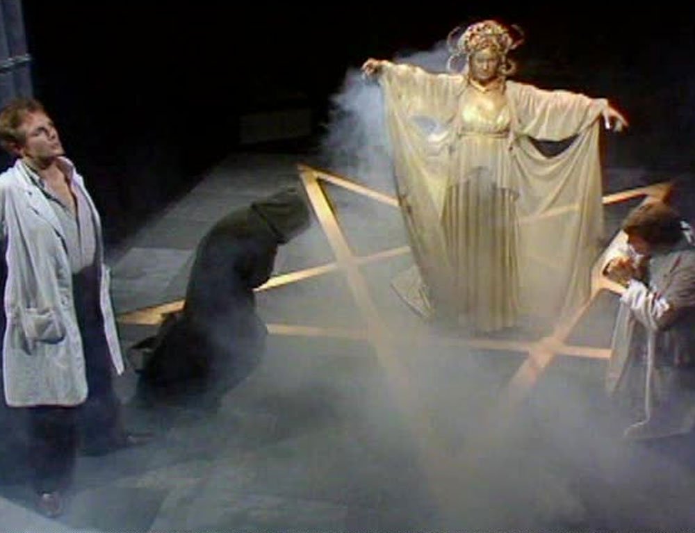 golden-fendahl-death-goddess-in-pentragram-with-sacrifices-image-of-the-fendahl-doctor-who-back-when