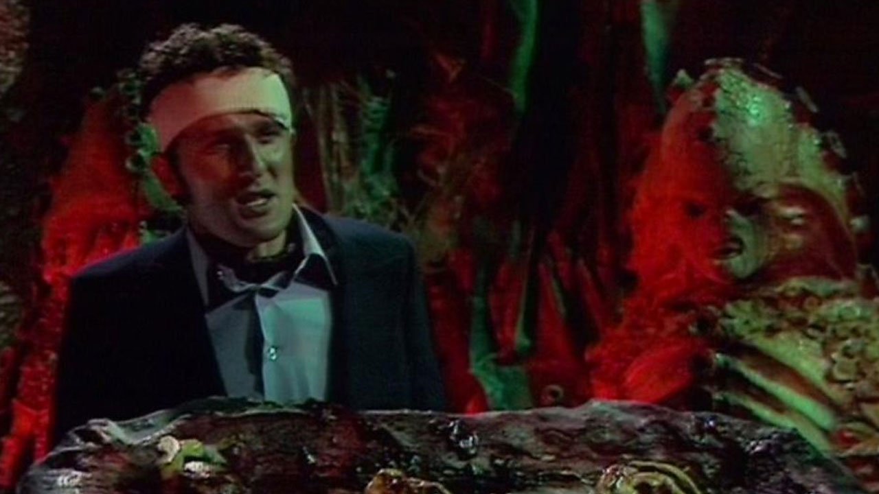 harry-sullivan-cant-catch-a-break-in-the-zygon-ship-terror-of-the-zygons-doctor-who-back-when