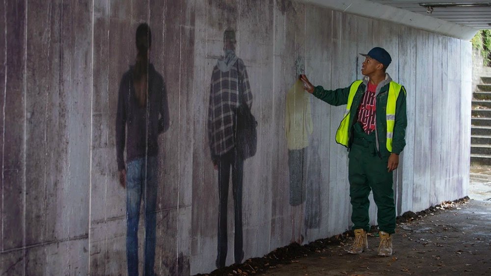 igsy-checks-out-the-boneless-flatline-doctor-who-back-when