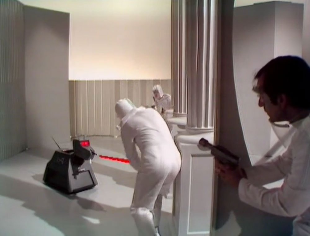 k-9-lasers-an-infected-chaps-right-in-the-plums-invisible-enemy-doctor-who-back-when