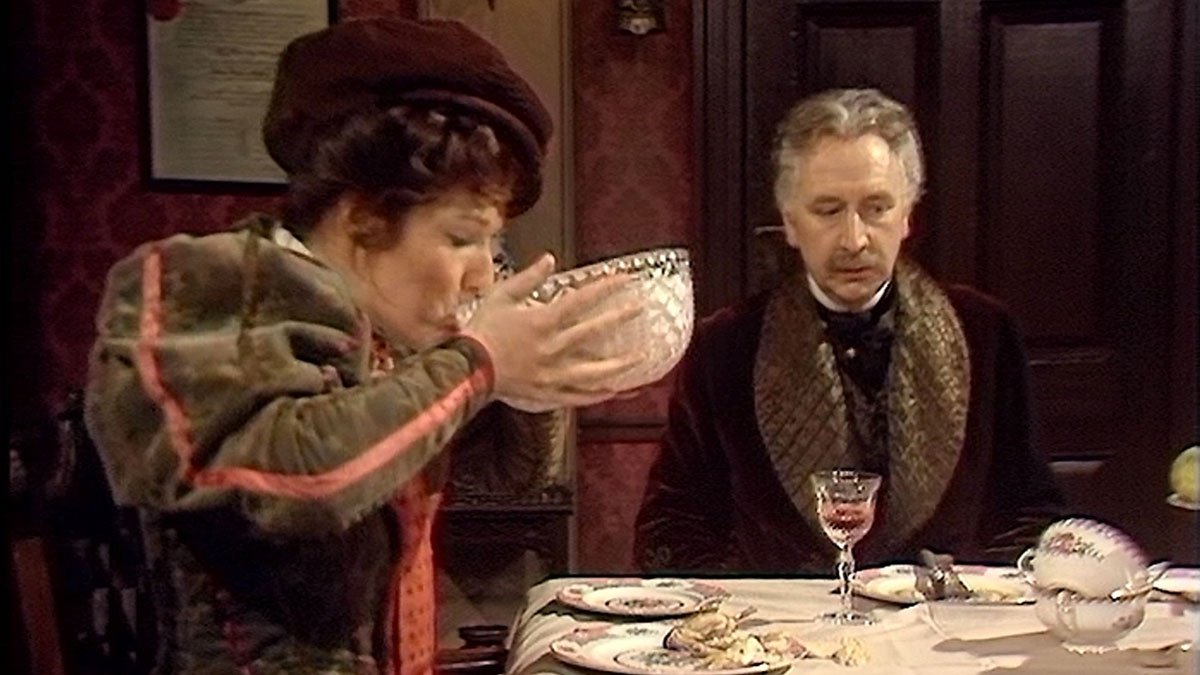 leela-shows-impeccable-table-manners-with-litefoot-talons-of-weng-chiang-doctor-who-back-when