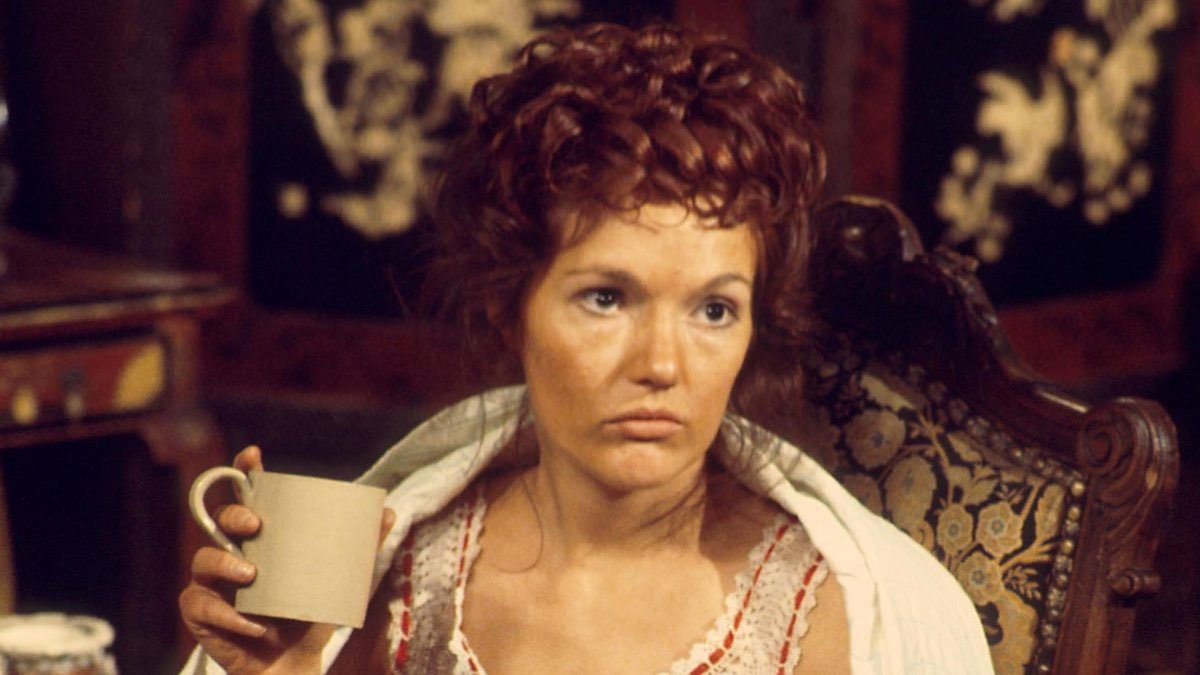 leela-unimpressed-talons-of-weng-chiang-doctor-who-back-when