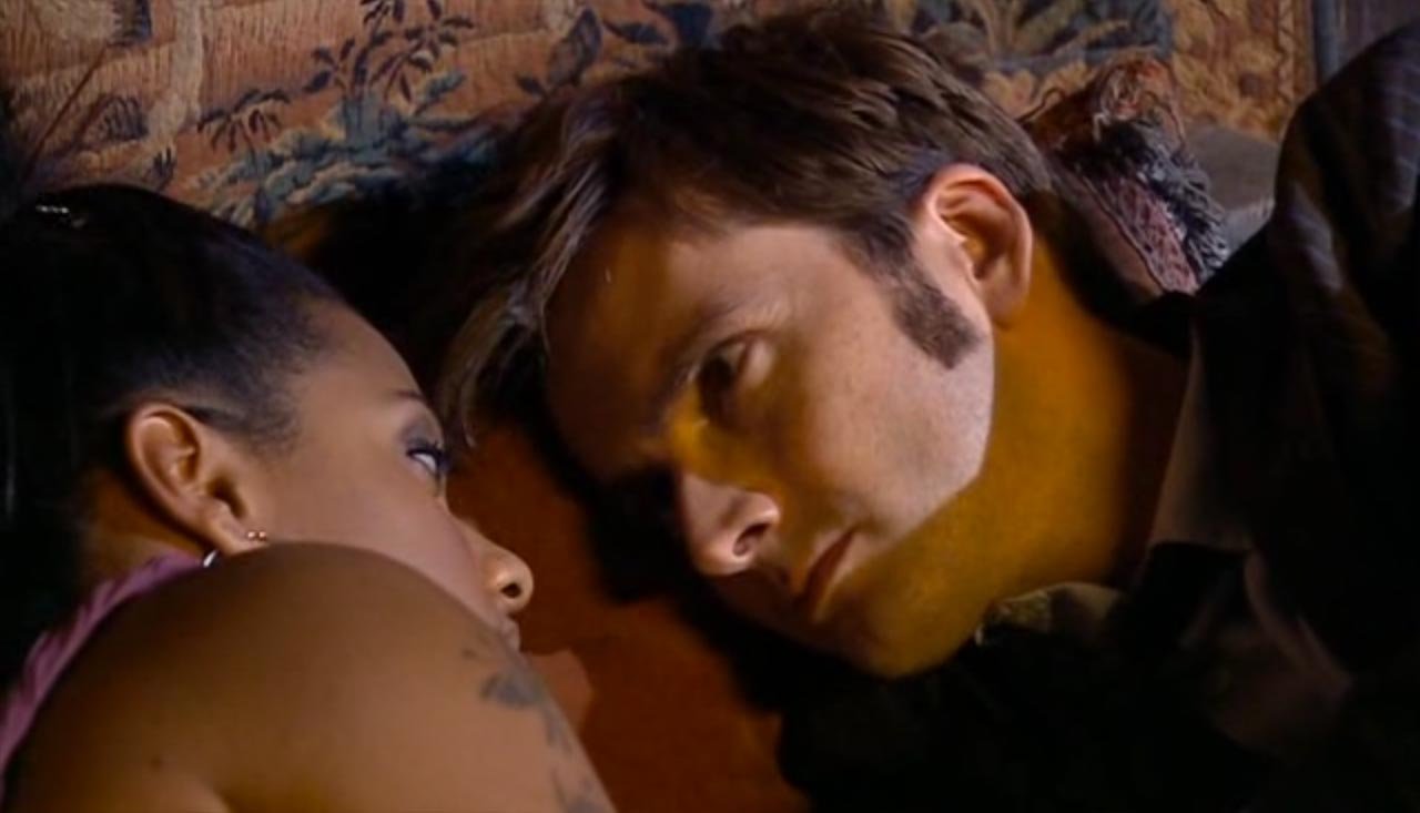 martha-jones-and-tennant-in-bed-shakespeare-code-drwho-doctor-who-back-when-2