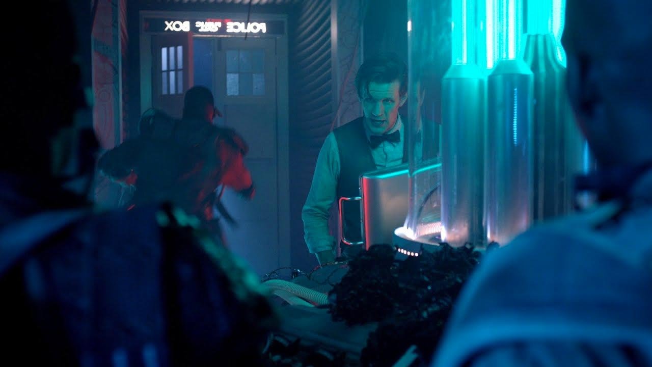 matt-smith-eleven-and-salvagers-in-console-room-journey-to-the-centre-of-the-tardis-doctor-who-back-when