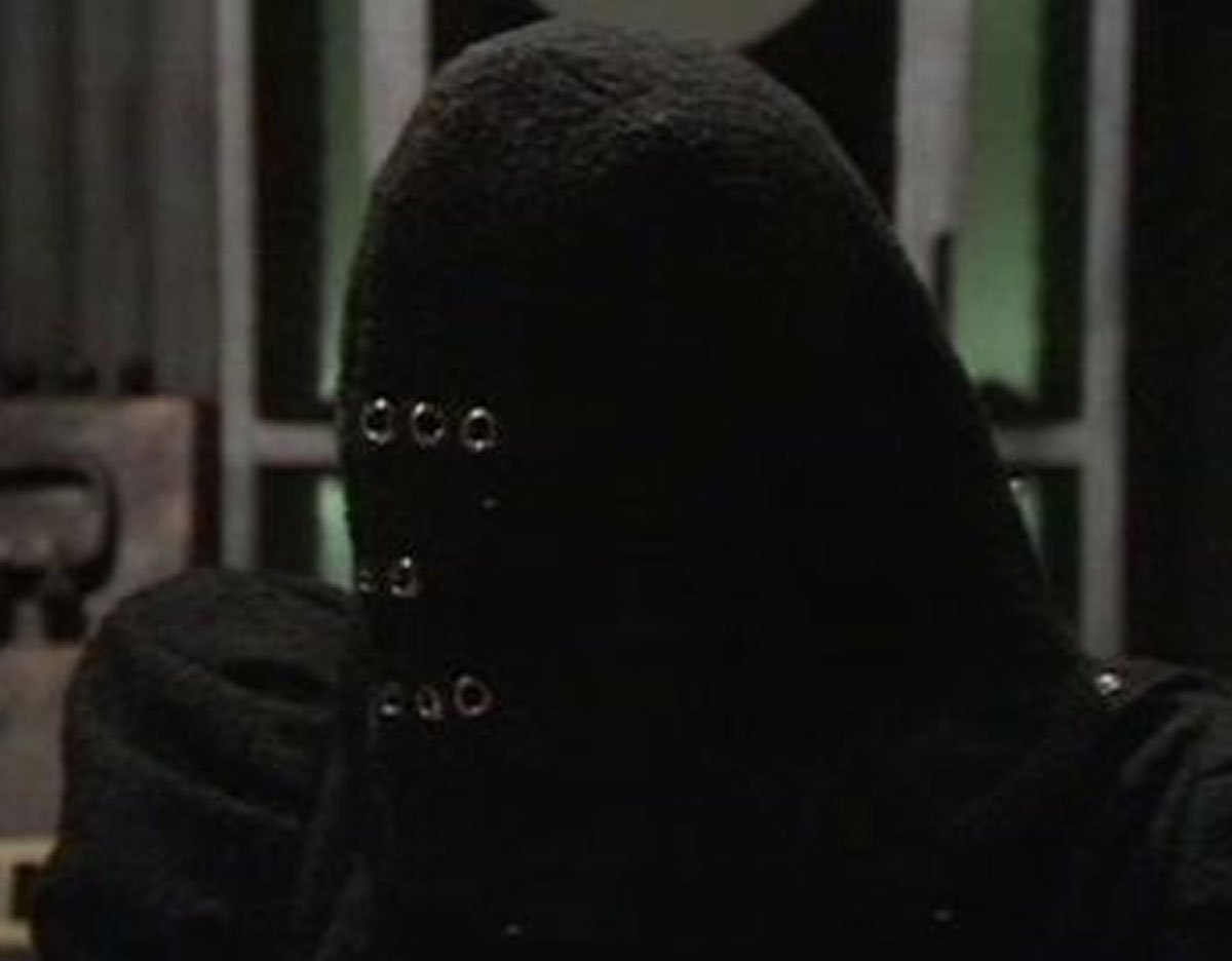 minyan-p7e-cultist-in-black-hood-underworld-doctor-who-back-when