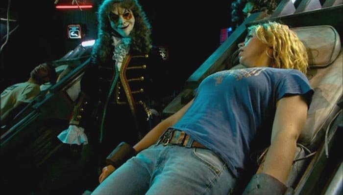 clockwork droid about to strip rose for parts doctor who