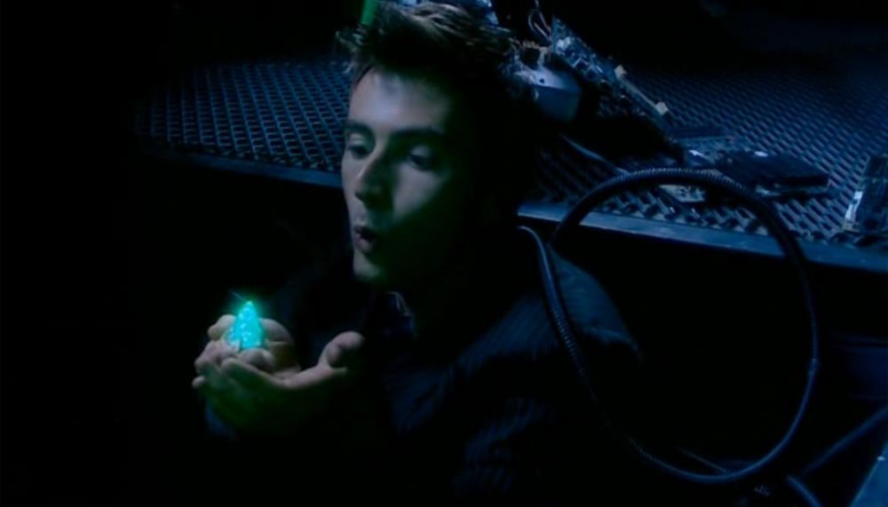 n019 doctor who drwho rise of the cybermen doc blowing on tardis crystal