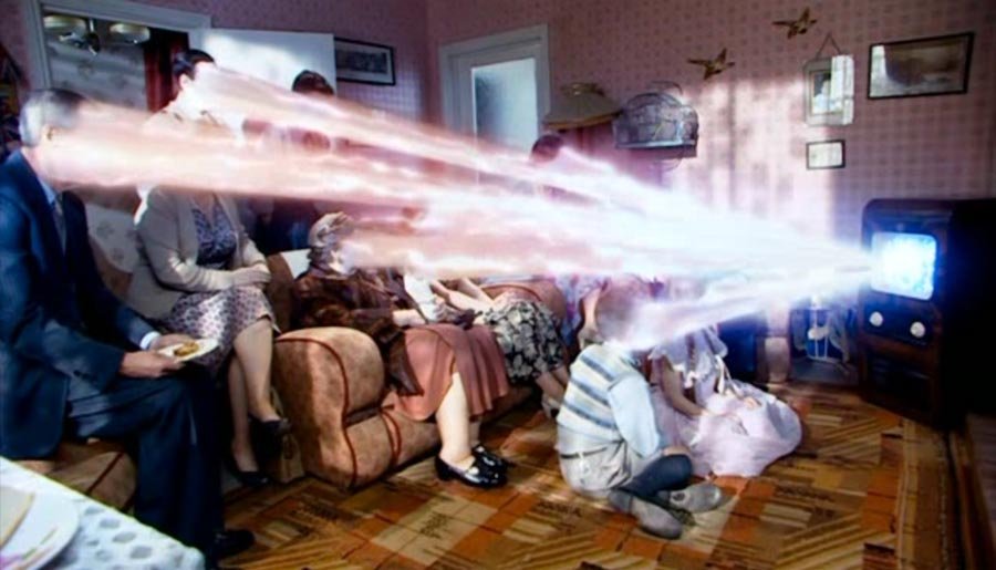 n021 the idiots lantern connoly family friends face sucked doctorwho drwho doctor who tennant