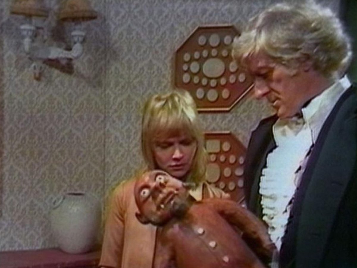 pertwee-and-jo-grant-inspect-the-demon-doll-terror-of-the-autons-doctor-who-back-when
