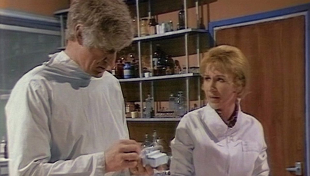 pertwee-and-liz-shaw-in-the-lab-doctor-who-and-the-silurians-dr-who-back-when