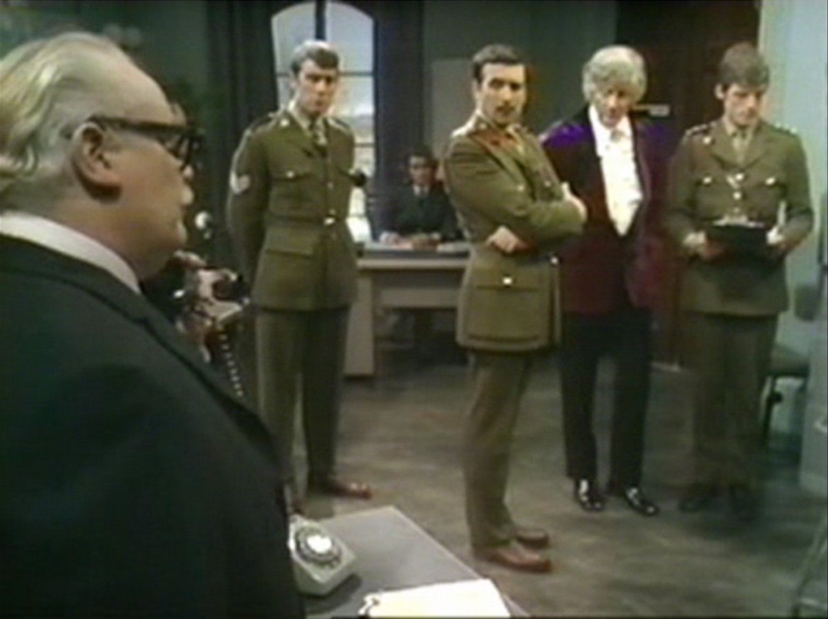 pertwee-brigadier-and-unit-soldiers-look-at-government-stooge-claws-of-axos-who-back-when