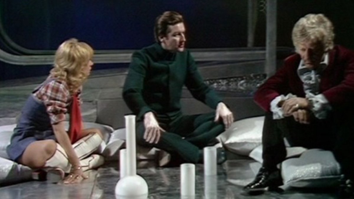 pertwee-third-doc-and-companion-jo-grant-with-future-bureaucrat-day-of-the-daleks-doctor-who-back-when