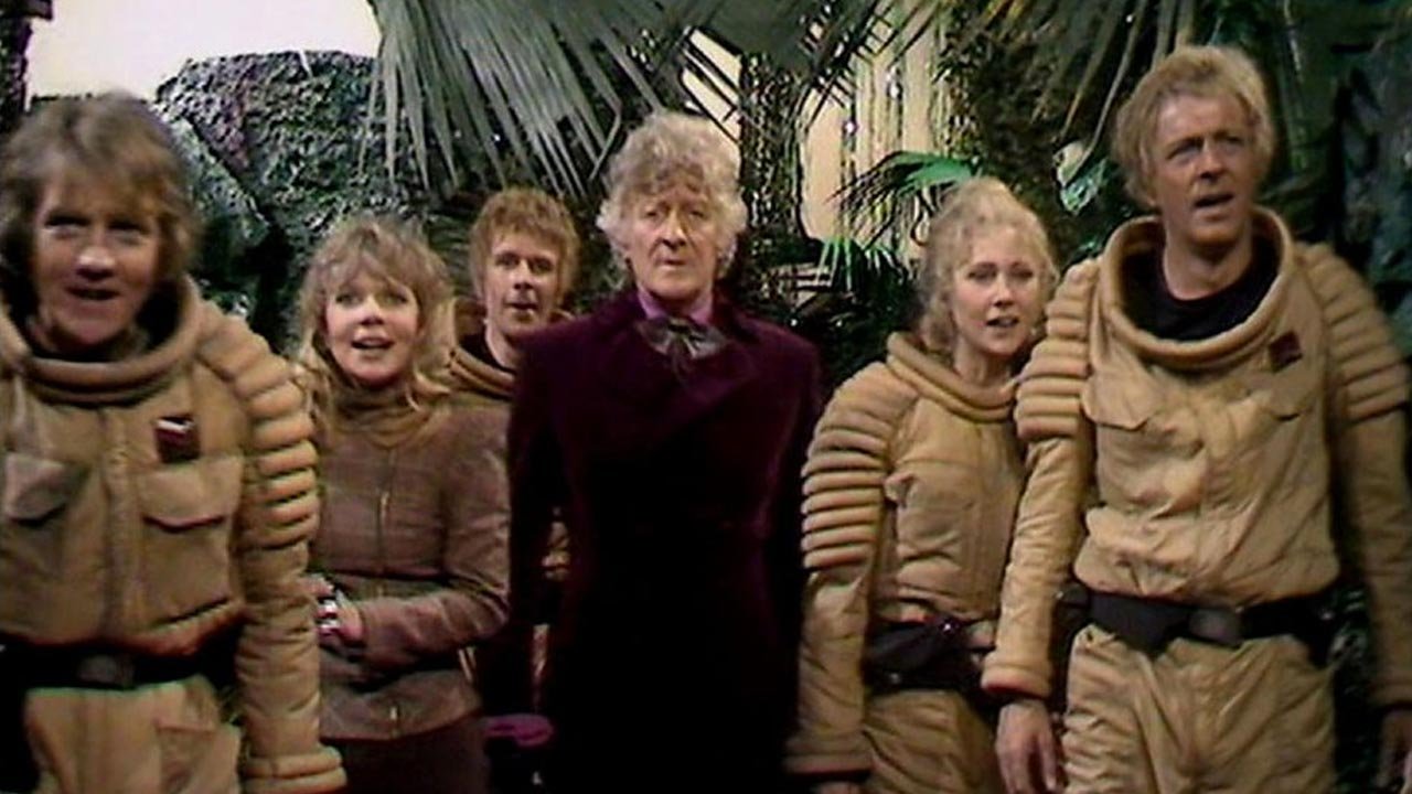 pertwee-third-doc-and-companion-jo-grants-with-thals-planet-of-the-daleks-doctor-who-back-when