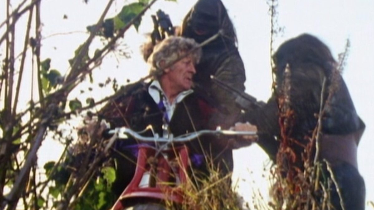 pertwee-third-doc-caught-by-ogrons-day-of-the-daleks-doctor-who-back-when