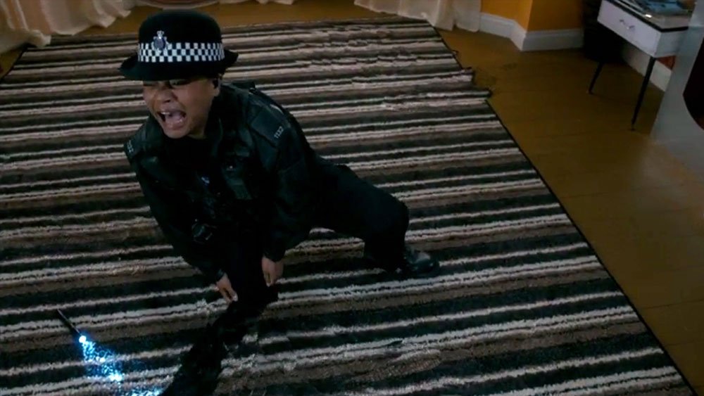 policewoman-is-scanned-and-flattened-by-the-boneless-flatline-doctor-who-back-when