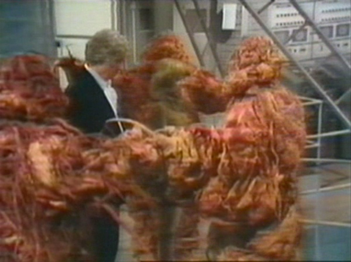 red-krynoids-surround-pertwee-and-jo-grant-claws-of-axos-who-back-when