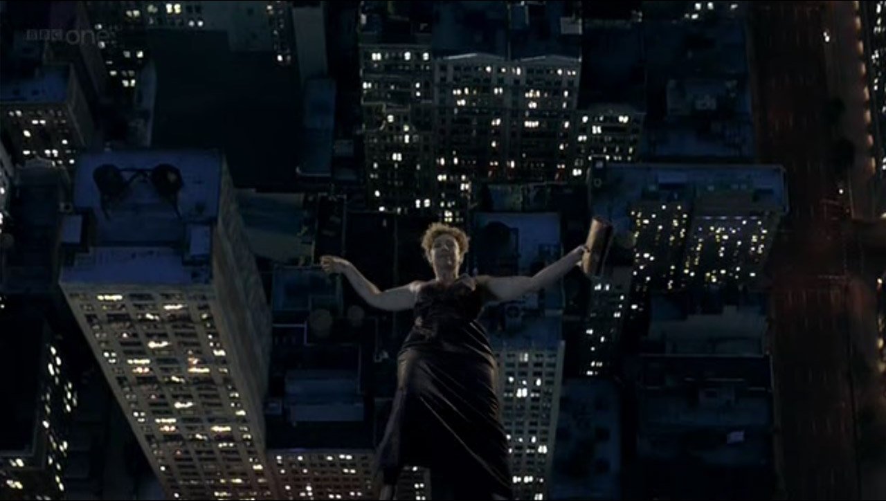 river-song-falls-from-the-skyscraper-day-of-the-moon-doctor-who-back-when