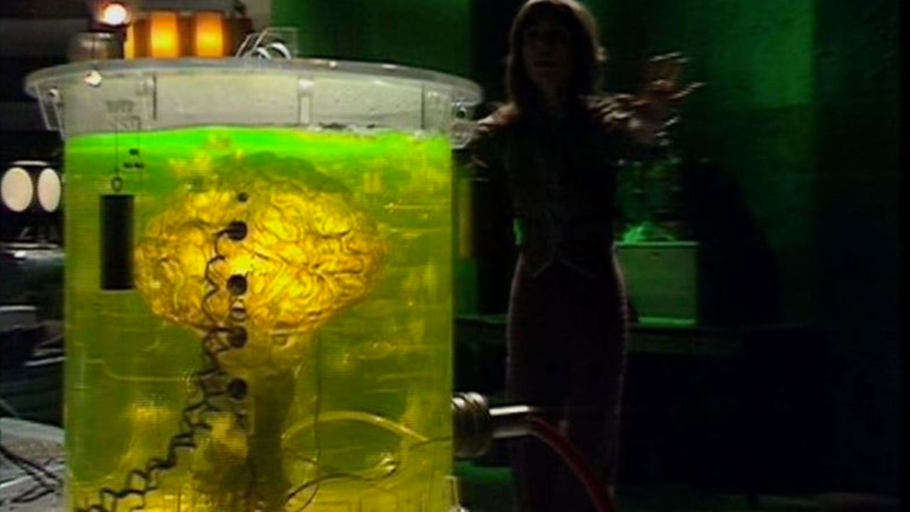 sarah-jane-smith-stumbles-blindly-in-the-direction-of-morbius-brain-in-a-jar-brain-of-morbius-doctor-who-back-when