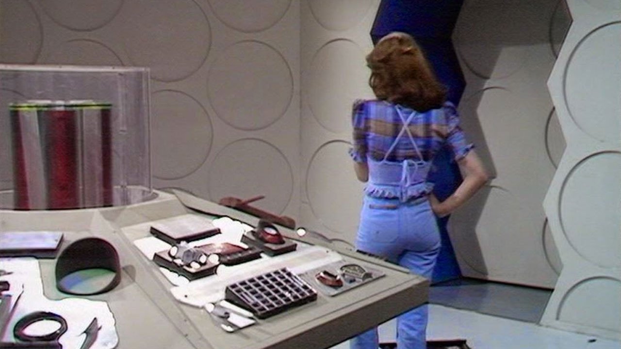 sarah-jane-smith-tardis-console-and-roundels-planet-of-evil-doctor-who-back-when
