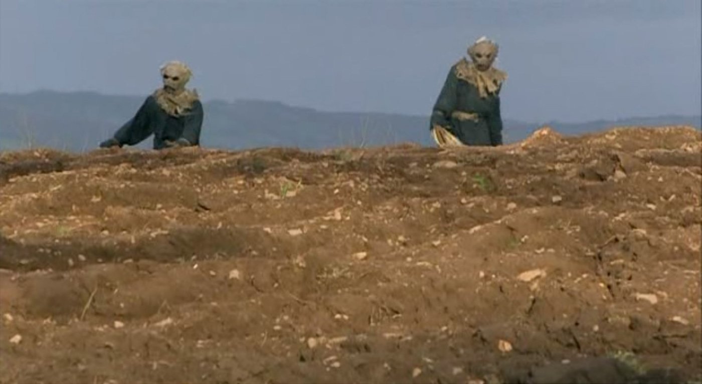 scarecrows-approaching-doctor-who-back-when-human-nature