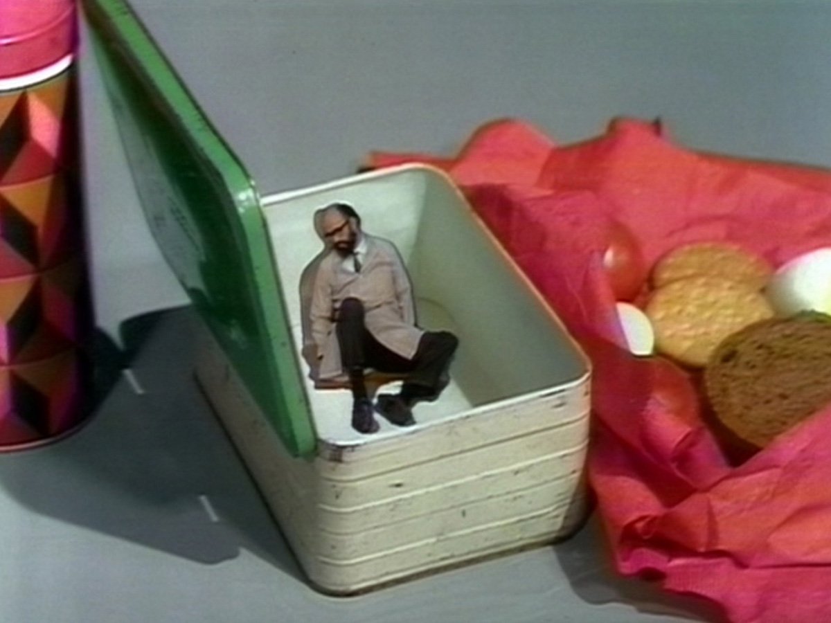 shrunken-scientist-in-lunchbox-terror-of-the-autons-doctor-who-back-when