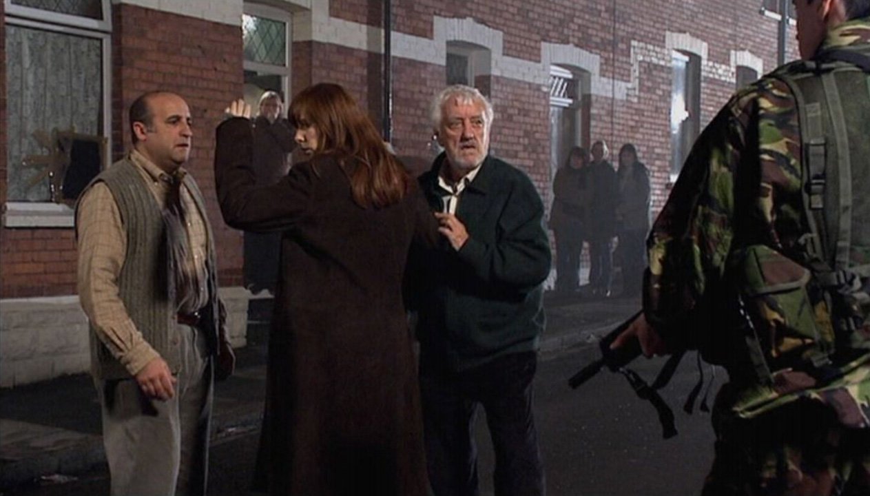 soldier-trains-rifle-on-donna-noble-with-wilf-and-rocco-collasanto-turn-left-doctor-who-back-when