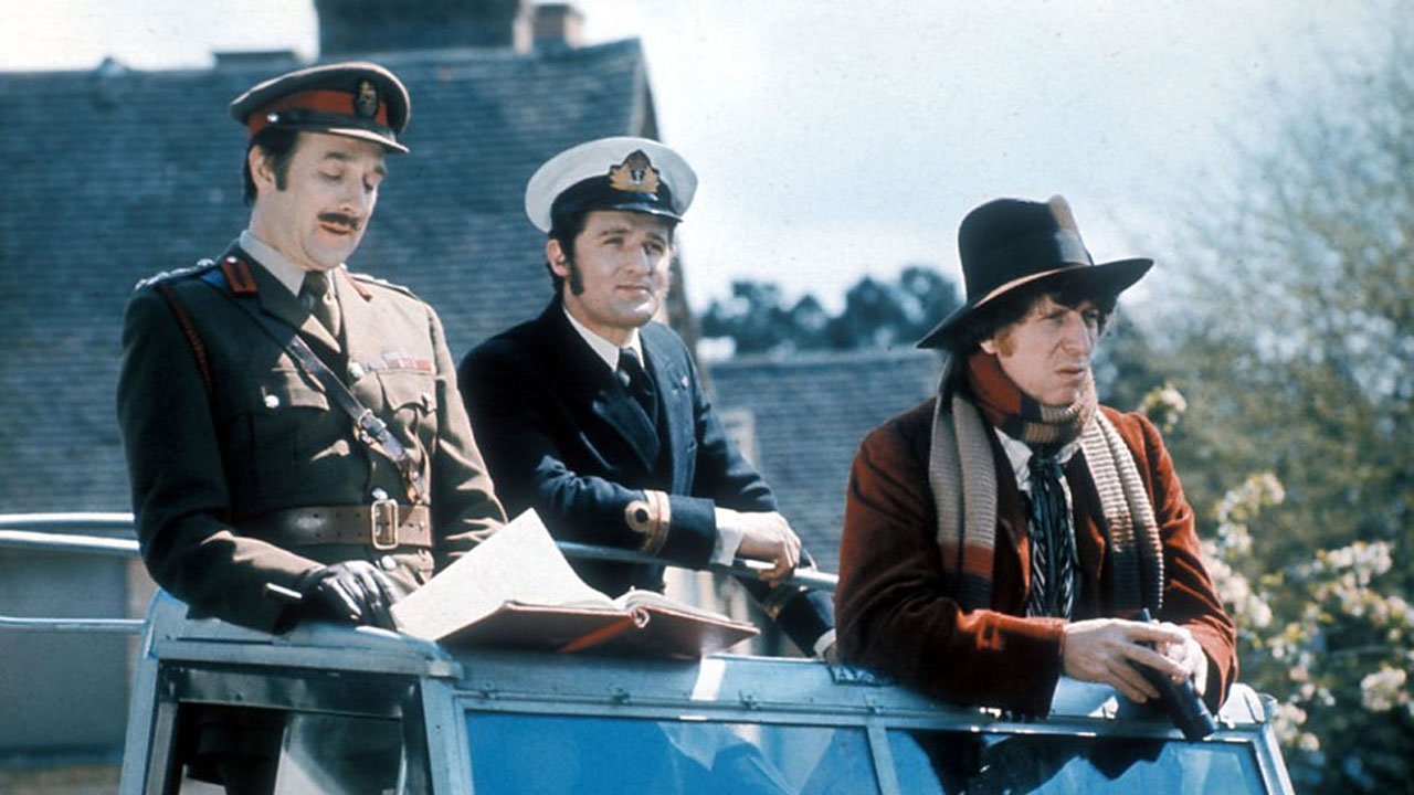 still-of-doc-harry-and-brigadier-robot-tom-baker-doctor-who-back-when