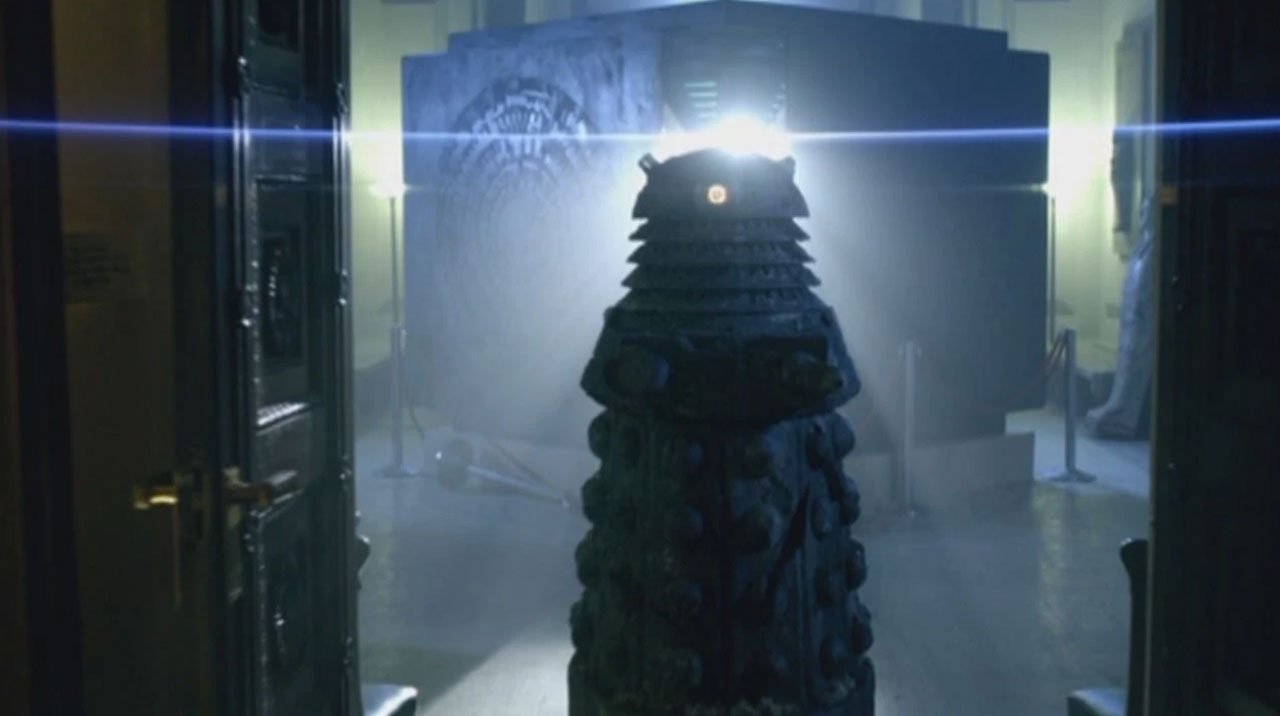 stone-dalek-is-revived-by-the-pandorica-the-big-bang-doctor-who-back-when